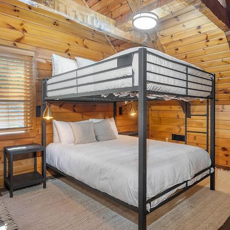 The Dudley Cabins By Avantstay Sevierville Bagian luar foto