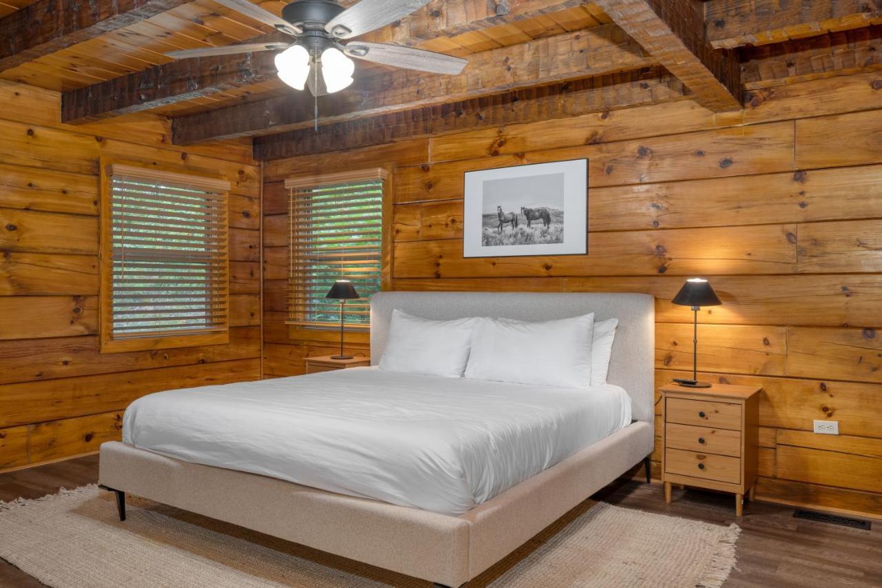 The Dudley Cabins By Avantstay Sevierville Bagian luar foto